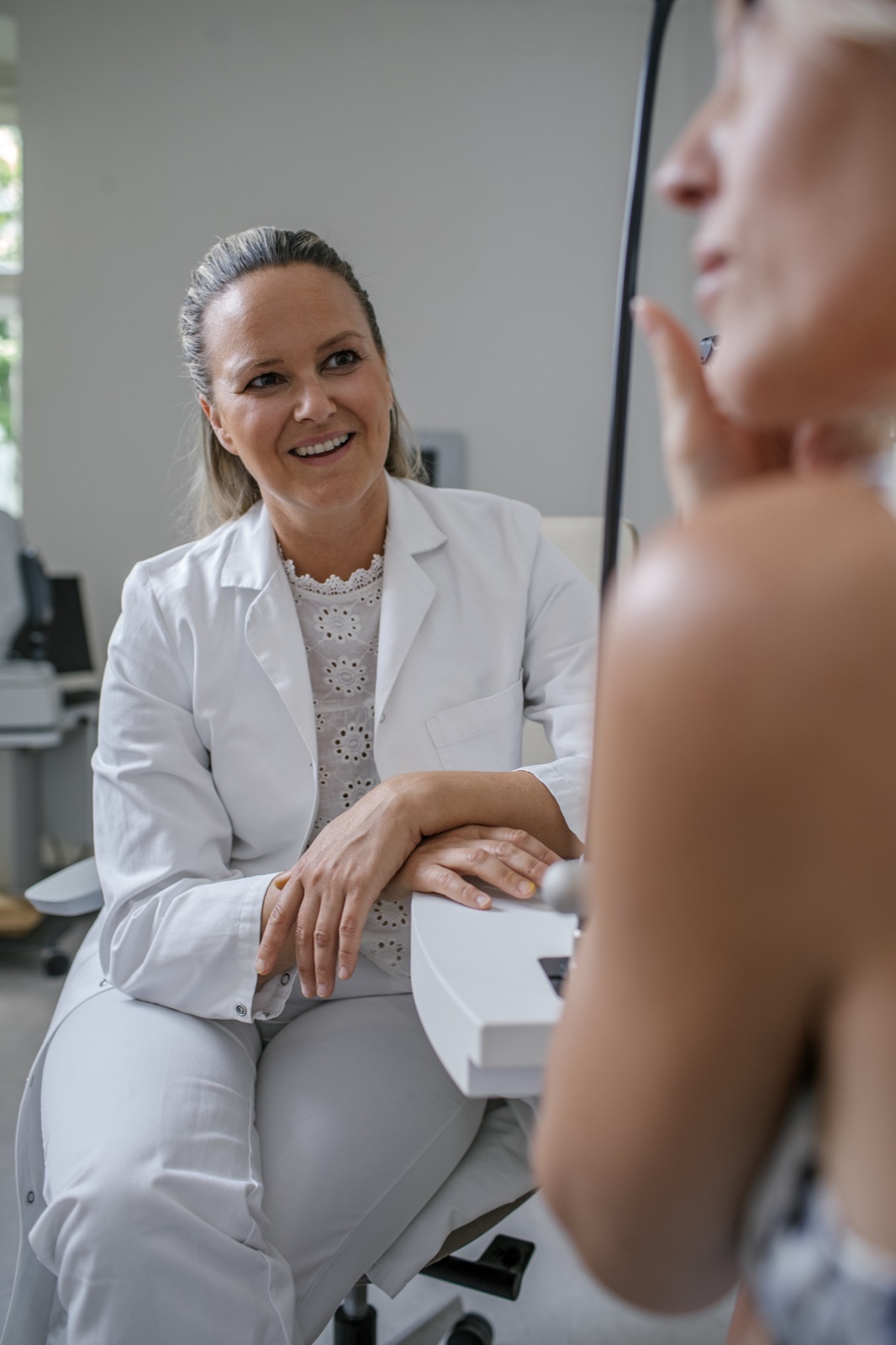 Dr. Eva Zimper im Gespräch mit einer Patientin